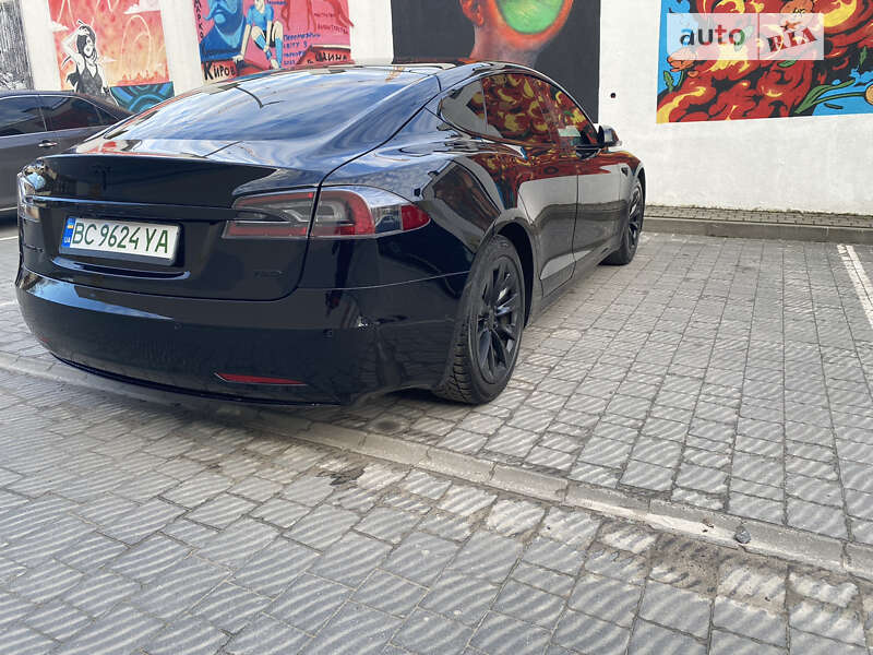 Ліфтбек Tesla Model S 2018 в Львові