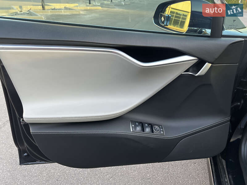 Ліфтбек Tesla Model S 2014 в Дніпрі