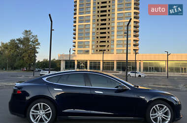Лифтбек Tesla Model S 2014 в 