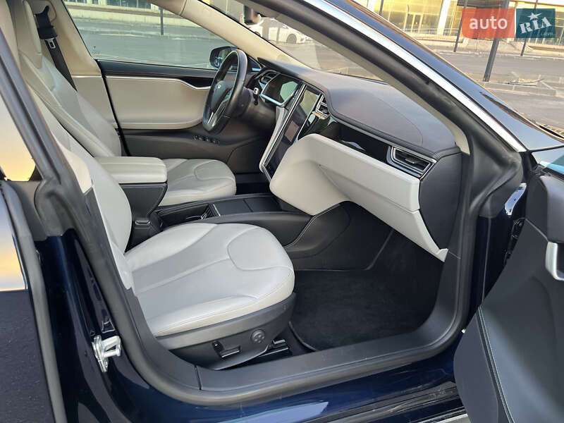 Ліфтбек Tesla Model S 2014 в Дніпрі