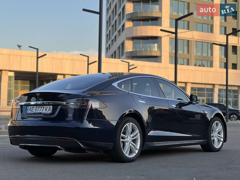 Ліфтбек Tesla Model S 2014 в Дніпрі