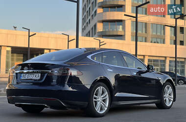 Лифтбек Tesla Model S 2014 в 