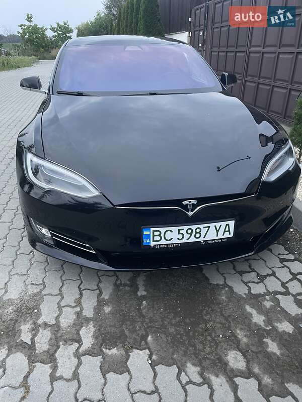 Лифтбек Tesla Model S 2018 в Львове