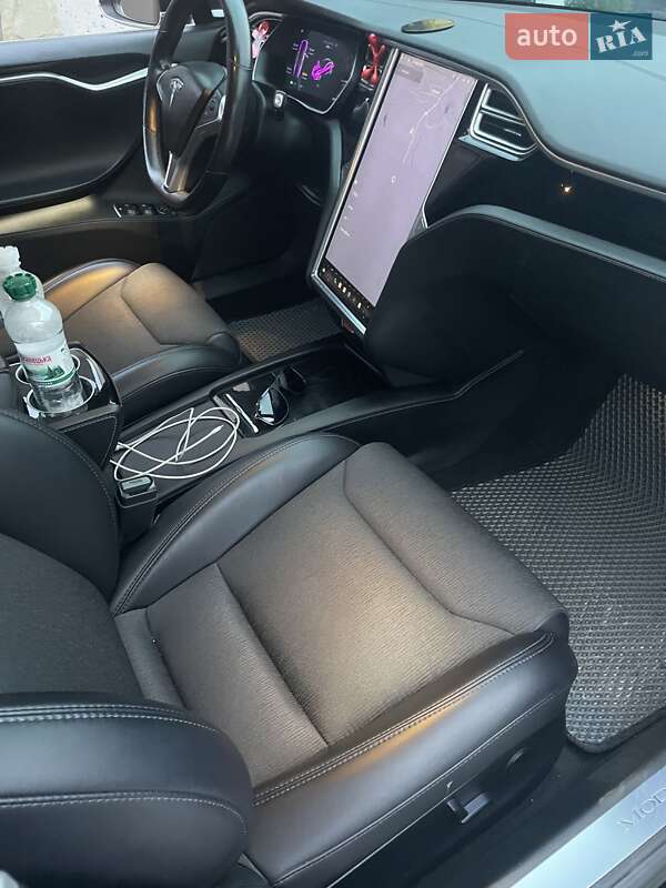 Лифтбек Tesla Model S 2018 в Львове