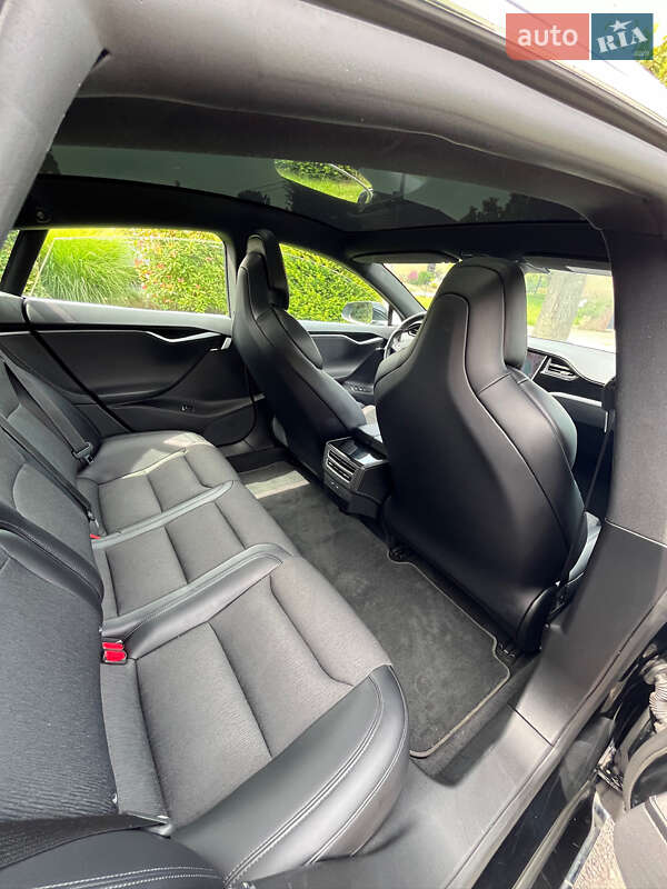 Лифтбек Tesla Model S 2018 в Хмельницком