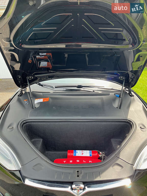 Лифтбек Tesla Model S 2018 в Хмельницком