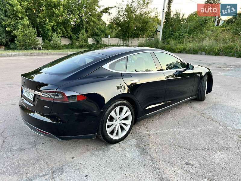 Лифтбек Tesla Model S 2015 в Житомире