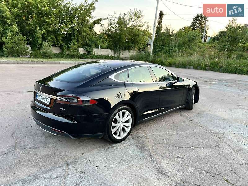 Лифтбек Tesla Model S 2015 в Житомире