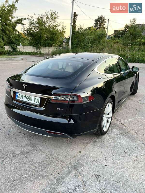 Лифтбек Tesla Model S 2015 в Житомире