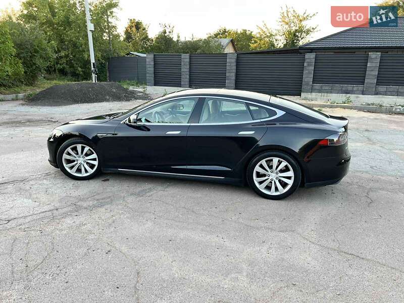 Лифтбек Tesla Model S 2015 в Житомире
