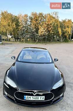 Ліфтбек Tesla Model S 2015 в Житомирі