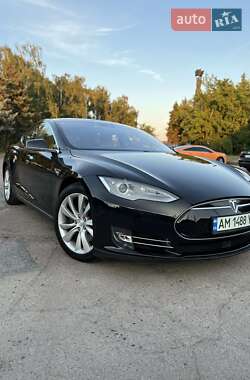 Tesla Model S 2015