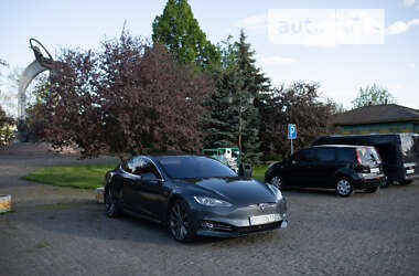 Лифтбек Tesla Model S 2015 в Киеве