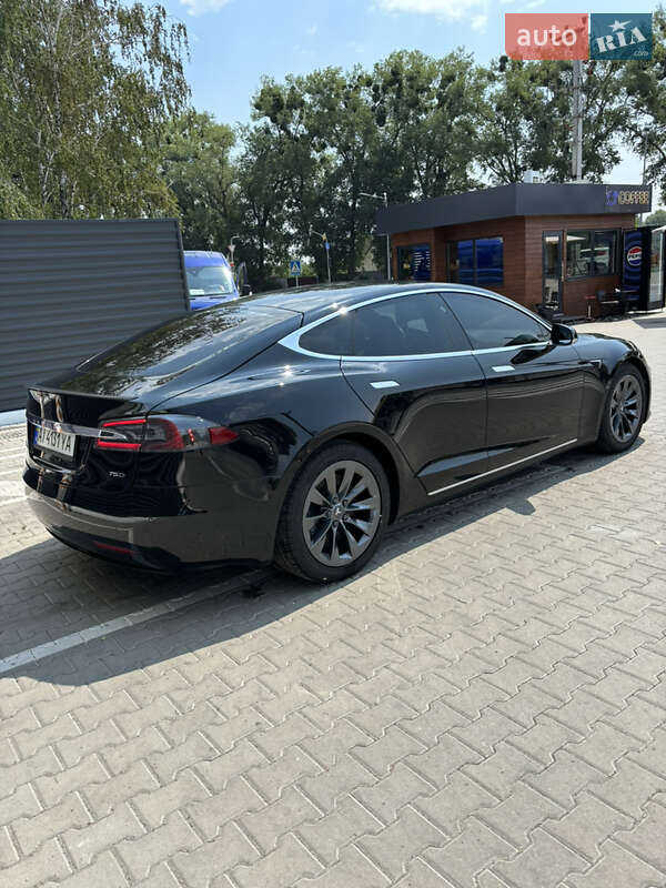 Лифтбек Tesla Model S 2018 в Киеве