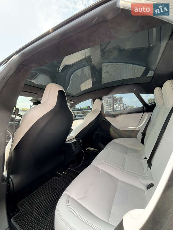 Лифтбек Tesla Model S 2018 в Киеве