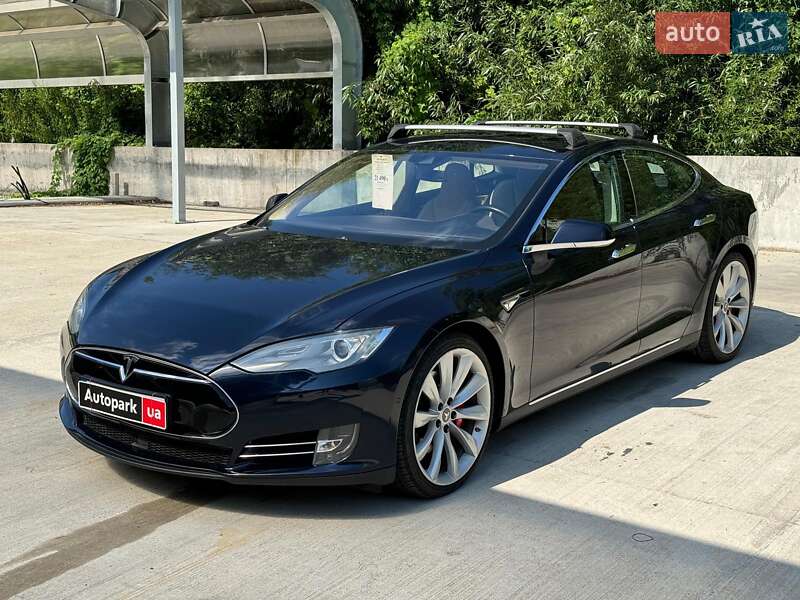 Лифтбек Tesla Model S 2015 в Киеве