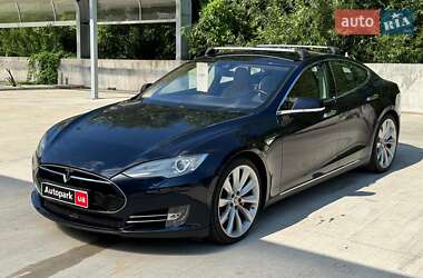 Лифтбек Tesla Model S 2015 в Киеве