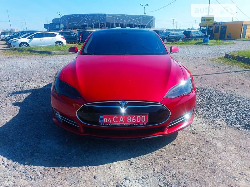 Ліфтбек Tesla Model S 2014 в Львові
