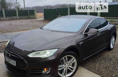 Лифтбек Tesla Model S 2013 в Косове