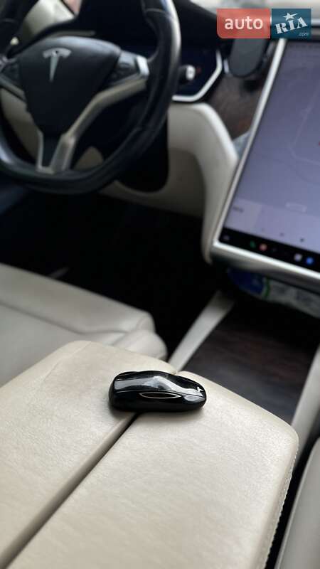 Лифтбек Tesla Model S 2018 в Киеве