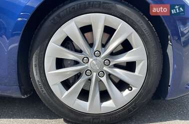 Лифтбек Tesla Model S 2015 в 