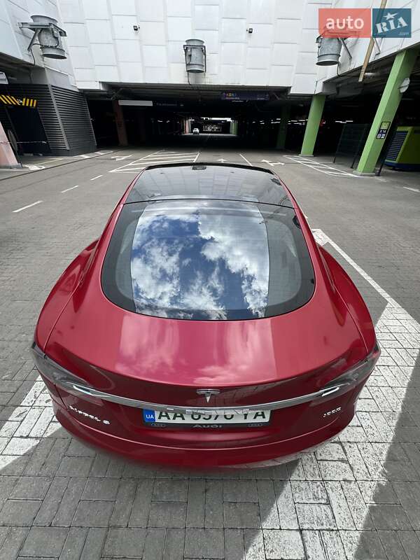 Лифтбек Tesla Model S 2018 в Киеве