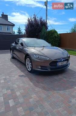 Tesla Model S 2015