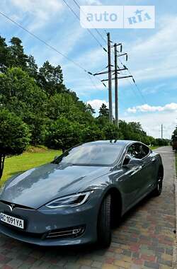 Лифтбек Tesla Model S 2018 в 