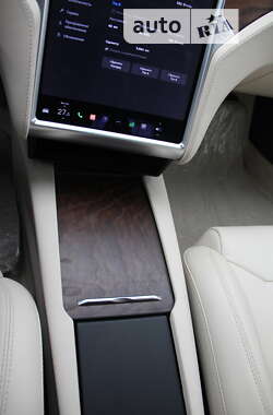 Лифтбек Tesla Model S 2017 в 