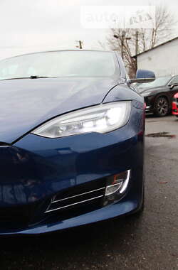 Лифтбек Tesla Model S 2017 в 