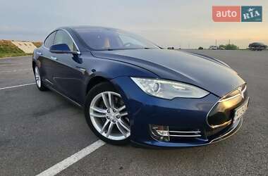 Tesla Model S 2015