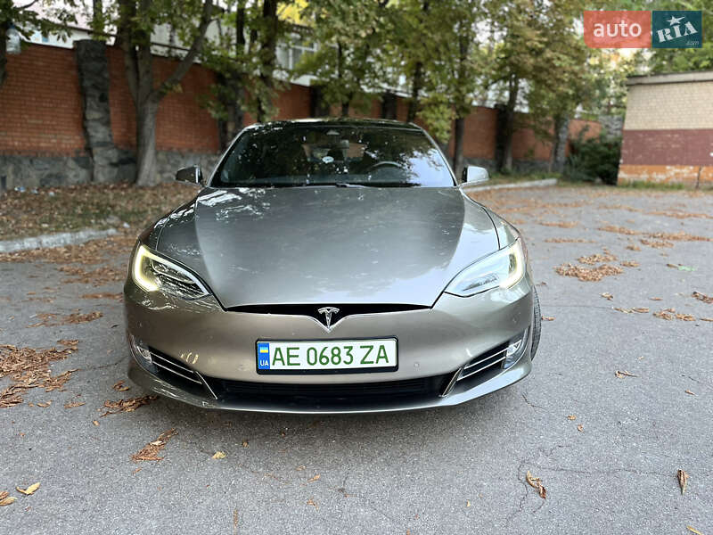 Лифтбек Tesla Model S 2016 в Днепре фото 9 Лифтбек Tesla Model S 2016 в Днепре