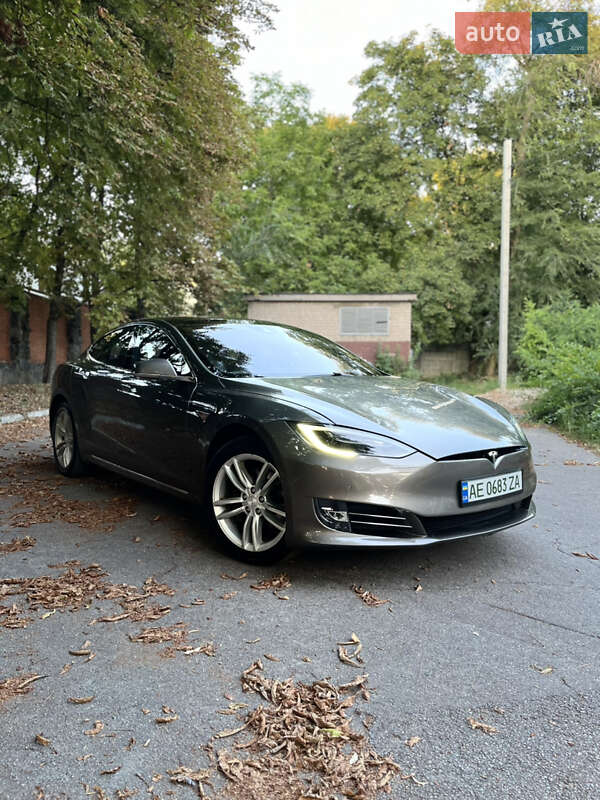 Лифтбек Tesla Model S 2016 в Днепре фото 12 Лифтбек Tesla Model S 2016 в Днепре
