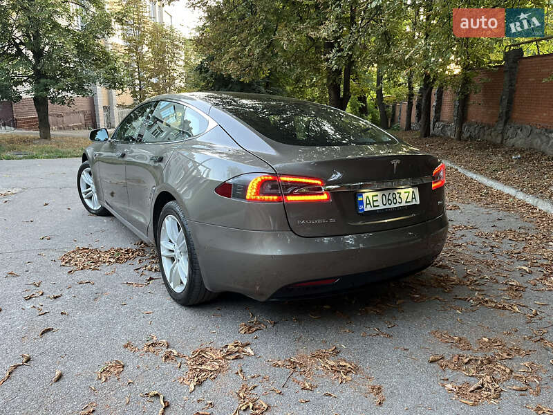 Лифтбек Tesla Model S 2016 в Днепре фото 14 Лифтбек Tesla Model S 2016 в Днепре