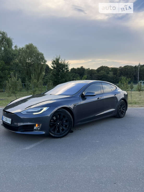 Ліфтбек Tesla Model S 2016 в Івано-Франківську