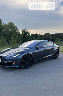 Лифтбек Tesla Model S 2016 в 