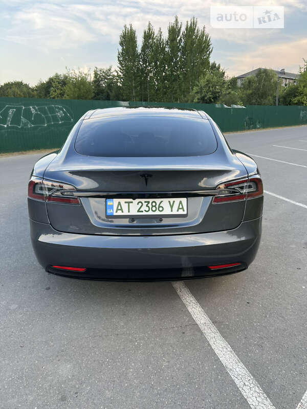 Ліфтбек Tesla Model S 2016 в Івано-Франківську