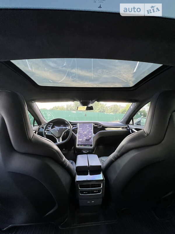 Ліфтбек Tesla Model S 2016 в Івано-Франківську