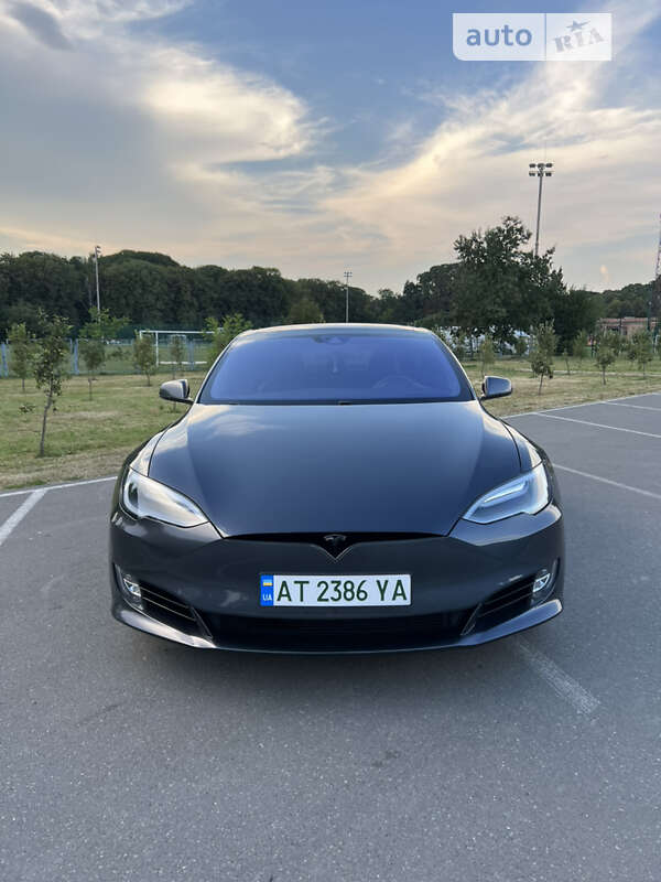 Ліфтбек Tesla Model S 2016 в Івано-Франківську