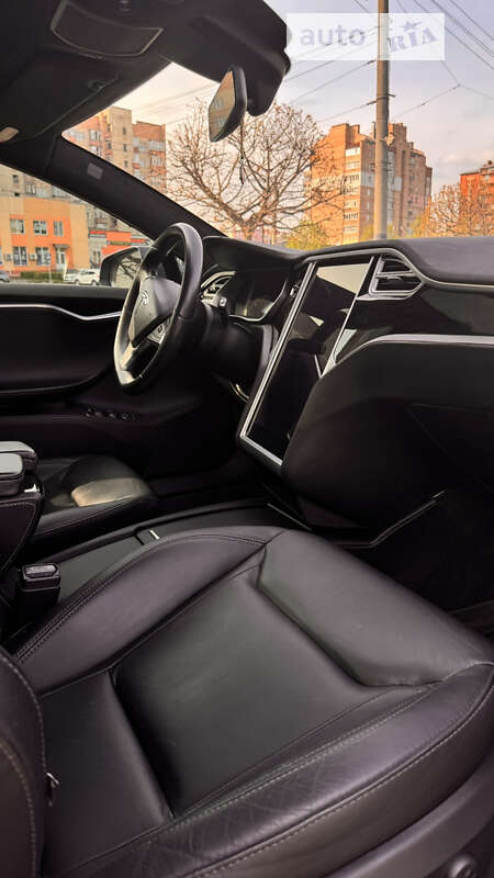 Ліфтбек Tesla Model S 2016 в Івано-Франківську