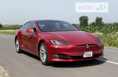 Лифтбек Tesla Model S 2017 в Львове