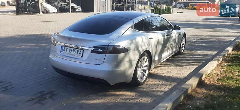 Лифтбек Tesla Model S 2017 в Коломые