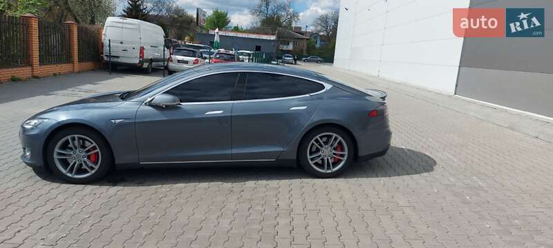 Ліфтбек Tesla Model S 2014 в Києві