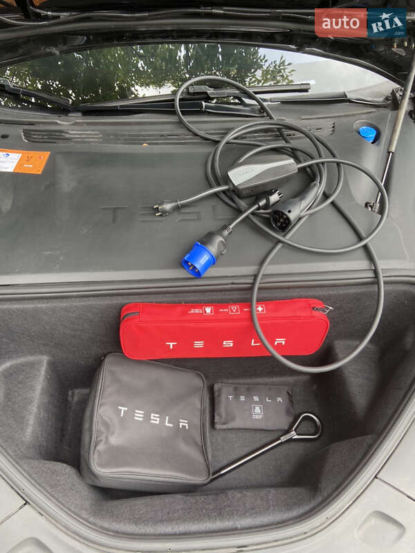 Лифтбек Tesla Model S 2018 в Хмельницком
