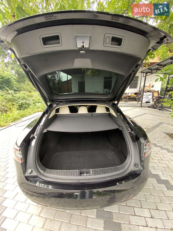 Лифтбек Tesla Model S 2018 в Хмельницком