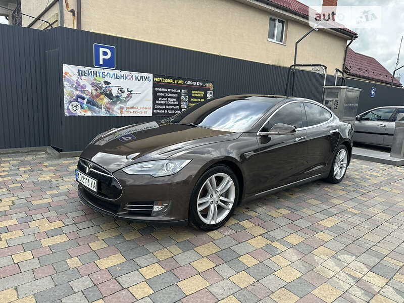 Tesla Model S 2014