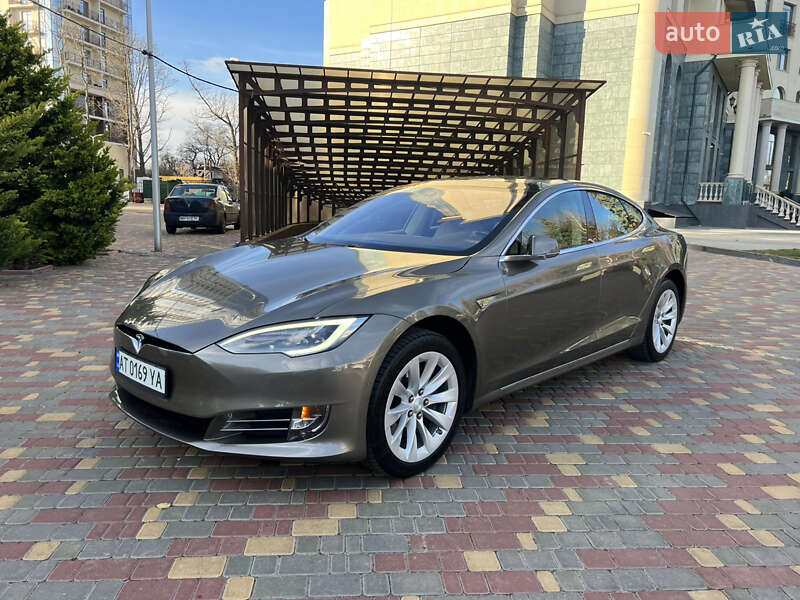 Лифтбек Tesla Model S 2016 в Одессе