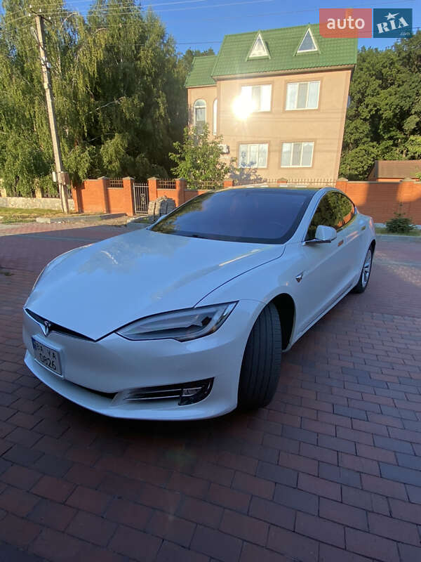 Лифтбек Tesla Model S 2018 в 