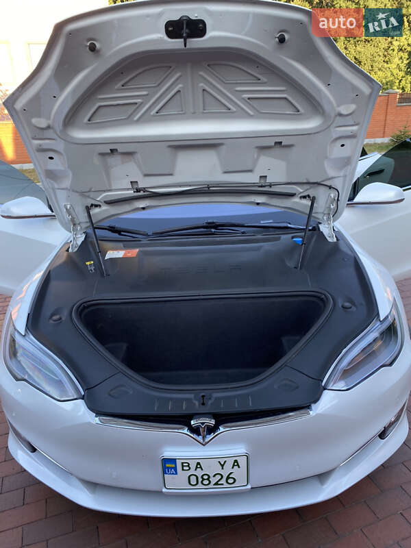 Лифтбек Tesla Model S 2018 в Знаменке