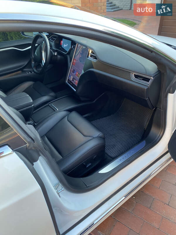 Лифтбек Tesla Model S 2018 в Знаменке